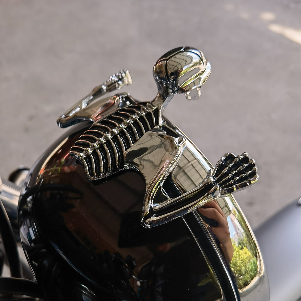 Skull Headlight Ornament For Small 4, 4-1/2 and 5-3/4 inch, Large 7 Inch Headlights and Mudguards, Fits Harley, Custom, For Bobber & Chopper Motorcycles Chorme