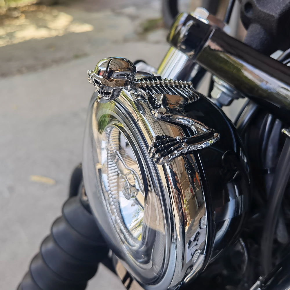 Skull Headlight Ornament For Small 4, 4-1/2 and 5-3/4 inch, Large 7 Inch Headlights and Mudguards, Fits Harley, Custom, For Bobber & Chopper Motorcycles Chorme
